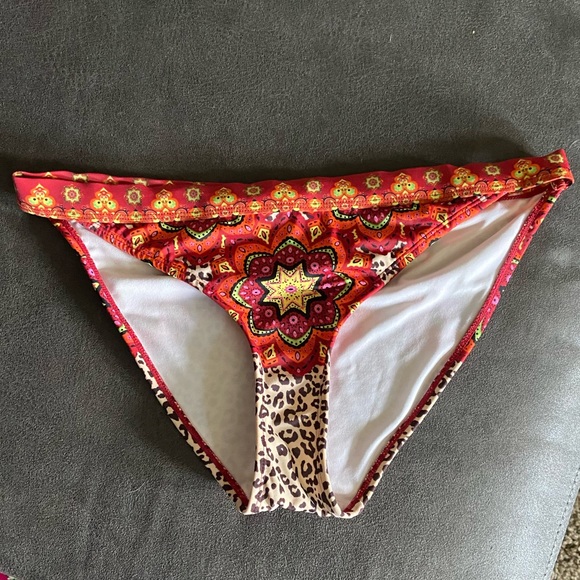 Venus bikini bottoms size 6 - Picture 1 of 6